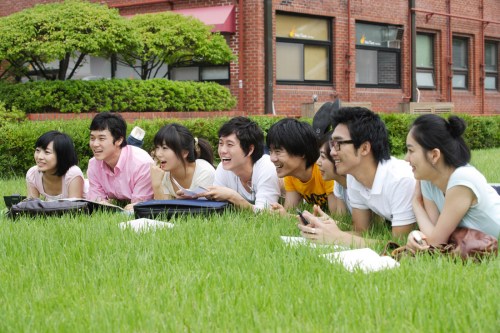 香港升学费用一年大概需要多少？