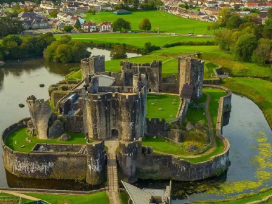 剑桥大学“铁腕”通知｜被困中东学生面临停学或退学|英国留学