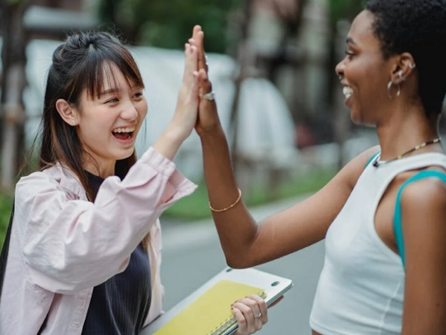 英国留学“全班都是中国人”：反向留学是坑还是福？|英国留学