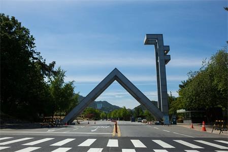 首尔大学校门