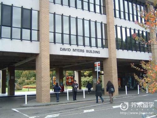 澳大利亞拉籌伯大學