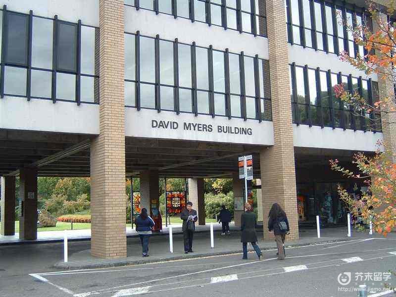 澳大利亞拉籌伯大學