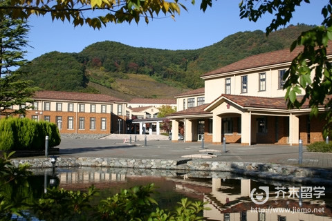 山梨英和大学