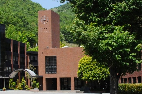 山梨学院高等学校